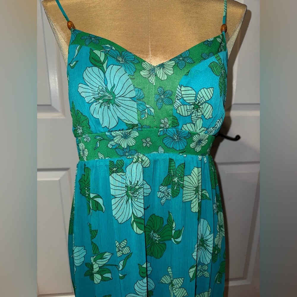 GUESS DRESS! 👗 - Picture 3 of 8